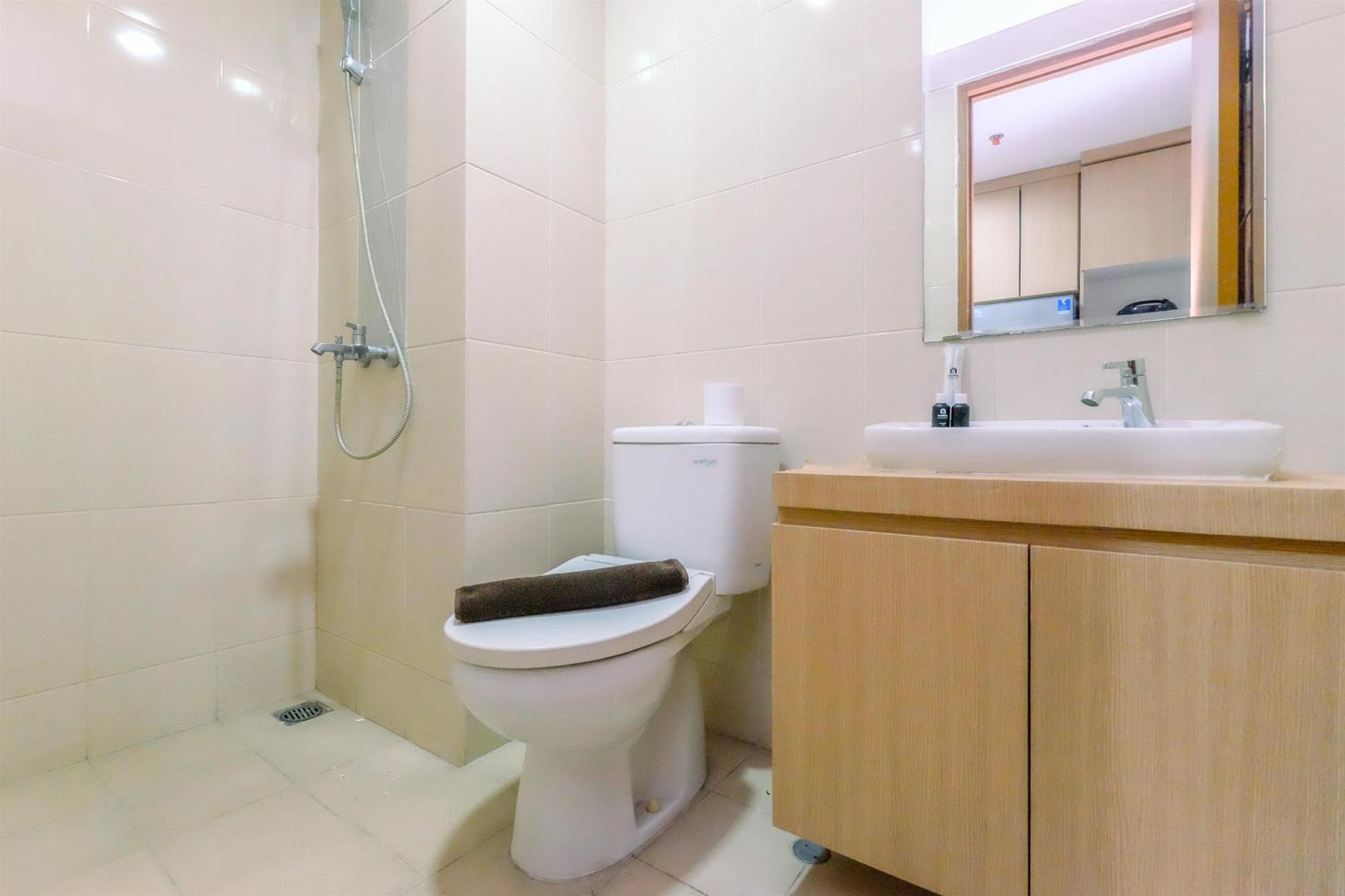 Best Deal And Cozy Studio Oasis Cikarang Apartment By Travelio Екстер'єр фото